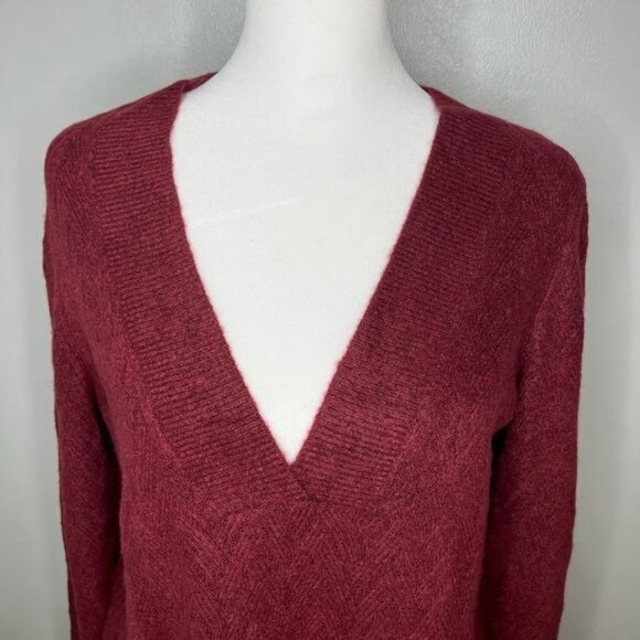 Chico’s Herringbone Cranberry Burgundy Tunic Sweater with Deep V-Neck Medium - Picture 6 of 13